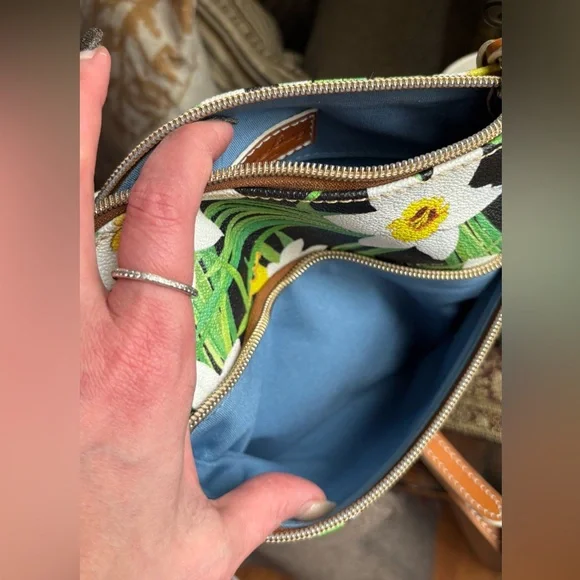 Authentic Dooney & Bourke Floral daffodil leather/coated canvas zip top Crosbody - Picture 15 of 15